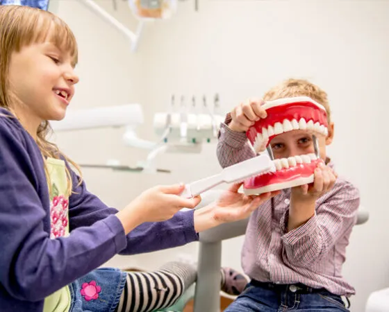 Jak przekonać dziecko, kiedy boi się stomatologa?
